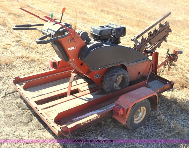 image for item F2240 2002 Ditch Witch 1230H trencher
