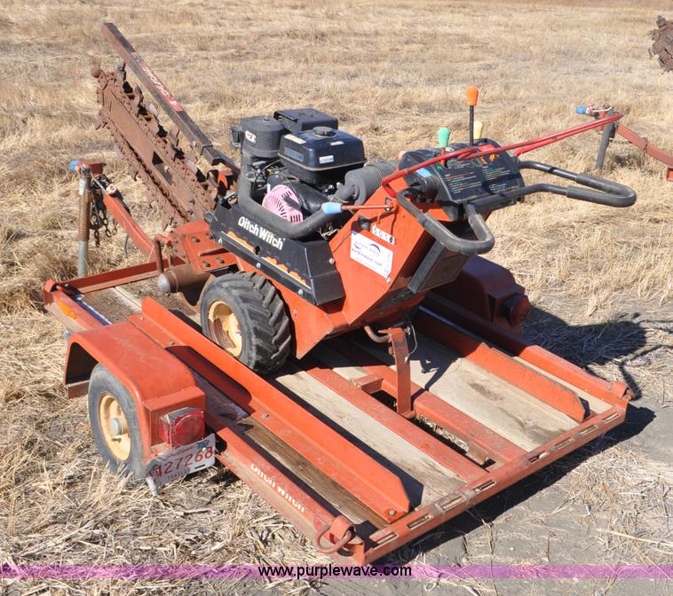 image for item F2240 2002 Ditch Witch 1230H trencher