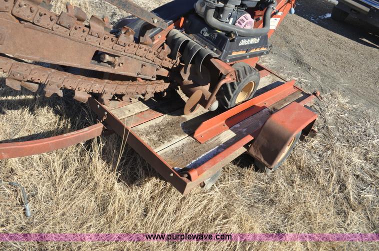 image for item F2240 2002 Ditch Witch 1230H trencher