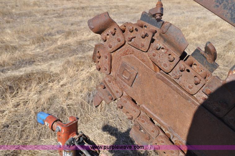 image for item F2240 2002 Ditch Witch 1230H trencher