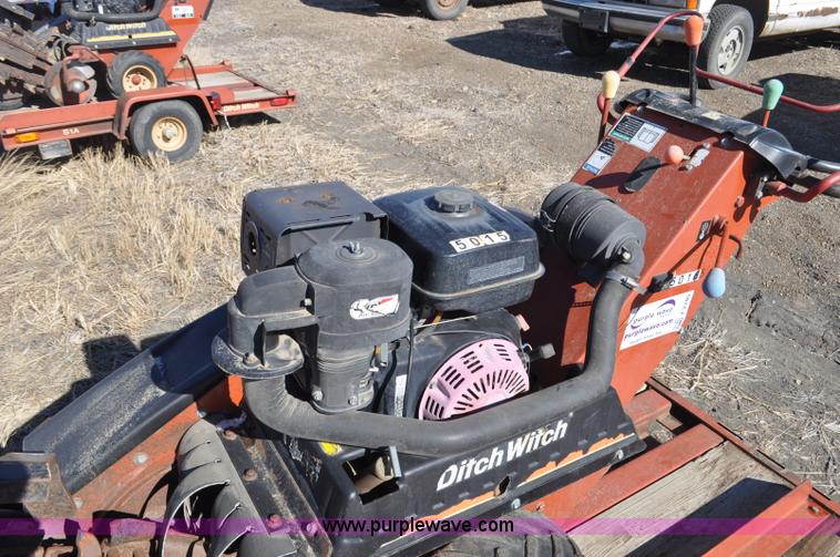 image for item F2240 2002 Ditch Witch 1230H trencher