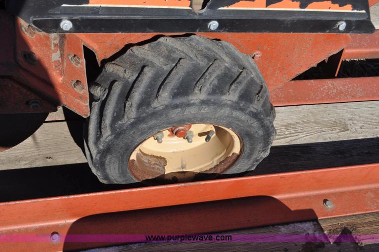 image for item F2240 2002 Ditch Witch 1230H trencher