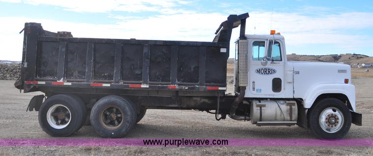 image for item F2243 1972 International 4300 dump truck