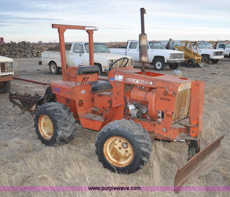 image for item F2246 Ditch Witch R40 trencher