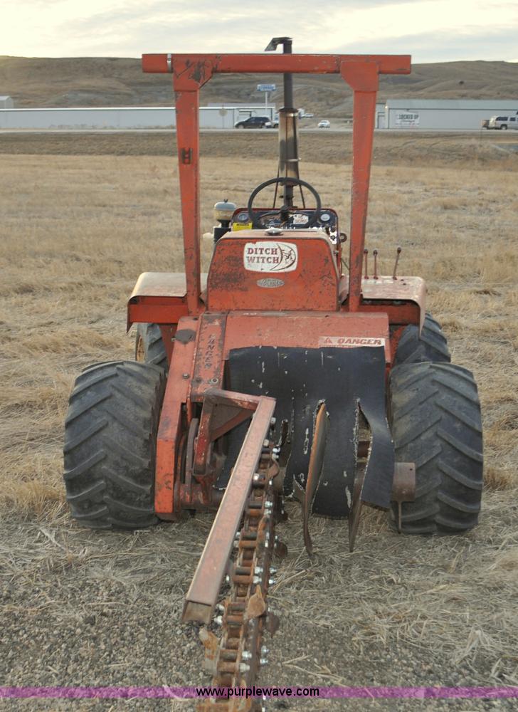 image for item F2246 Ditch Witch R40 trencher