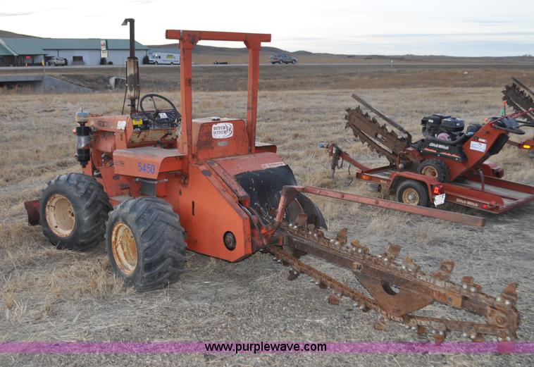 image for item F2246 Ditch Witch R40 trencher