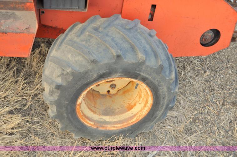 image for item F2246 Ditch Witch R40 trencher