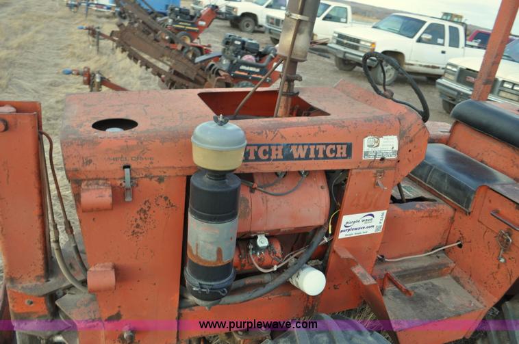 image for item F2246 Ditch Witch R40 trencher