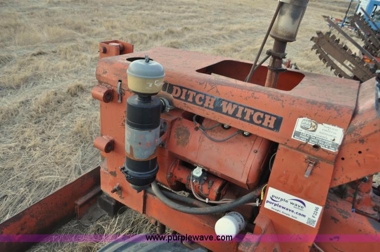 image for item F2246 Ditch Witch R40 trencher