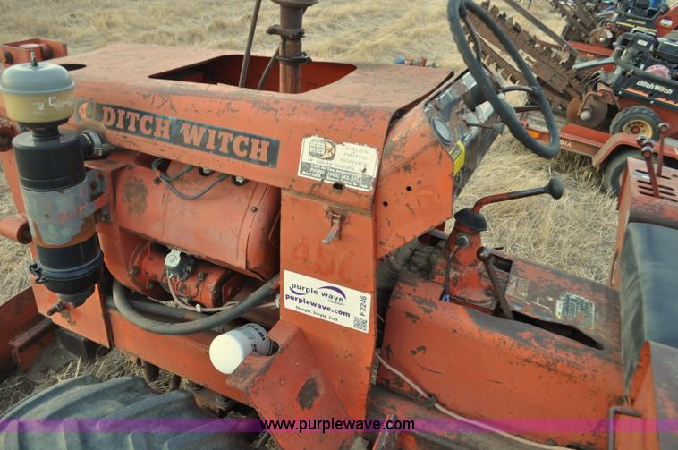 image for item F2246 Ditch Witch R40 trencher