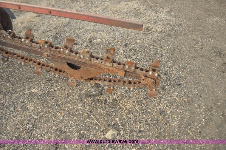 image for item F2246 Ditch Witch R40 trencher