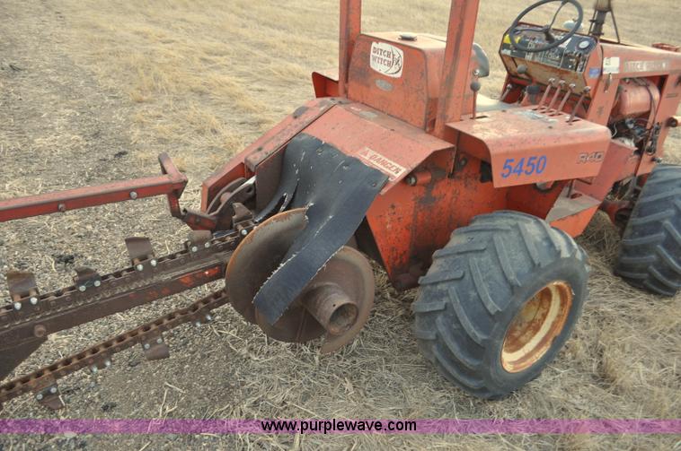 image for item F2246 Ditch Witch R40 trencher
