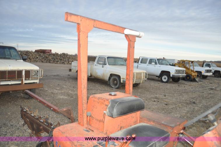 image for item F2246 Ditch Witch R40 trencher