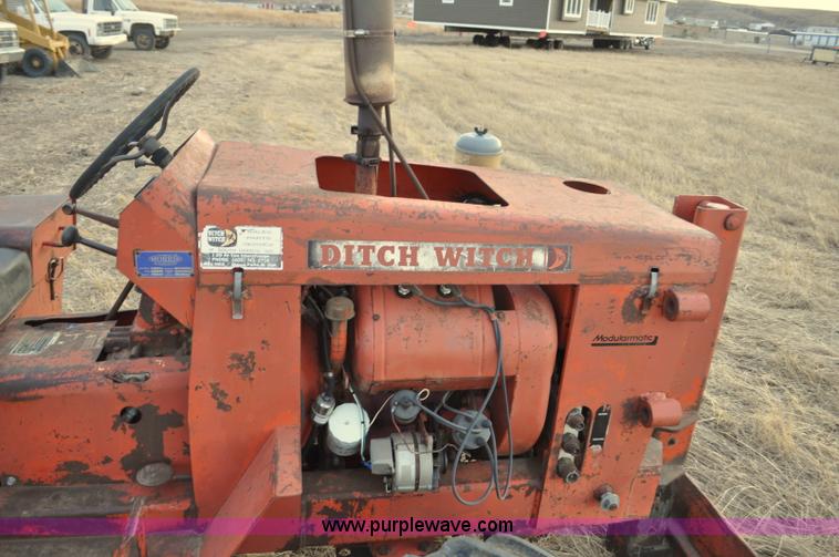 image for item F2246 Ditch Witch R40 trencher