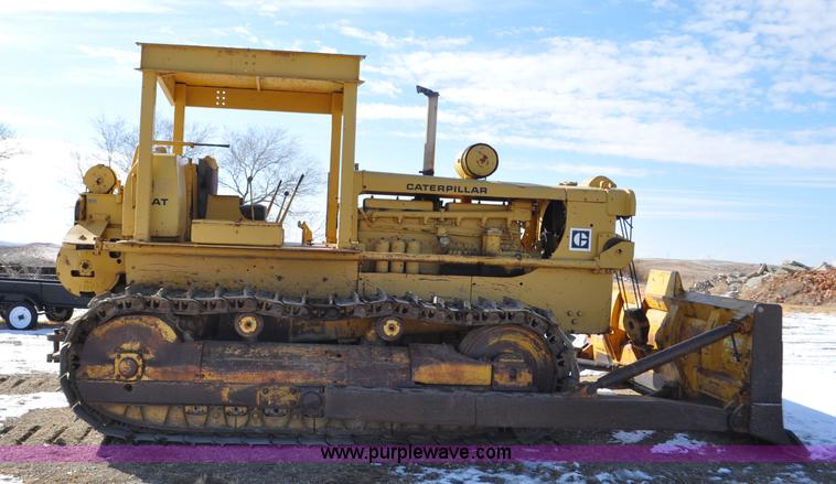 image for item F2261 1957 Caterpillar D8 dozer