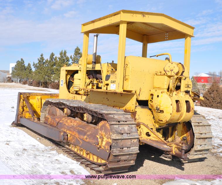 image for item F2261 1957 Caterpillar D8 dozer