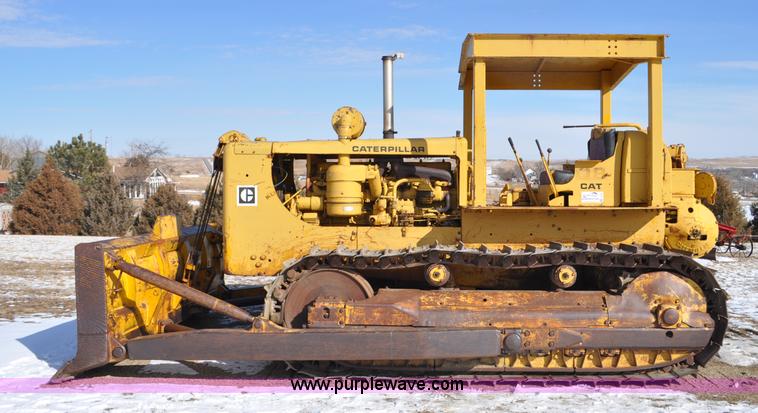 image for item F2261 1957 Caterpillar D8 dozer