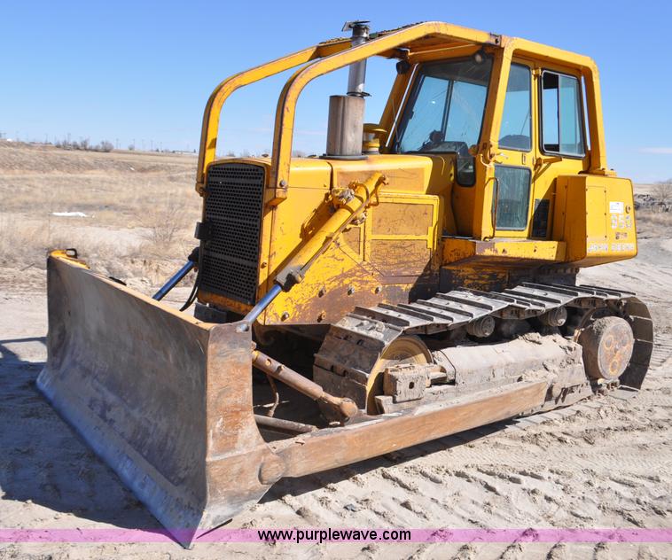 image for item F2264 1984 John Deere 850 dozer