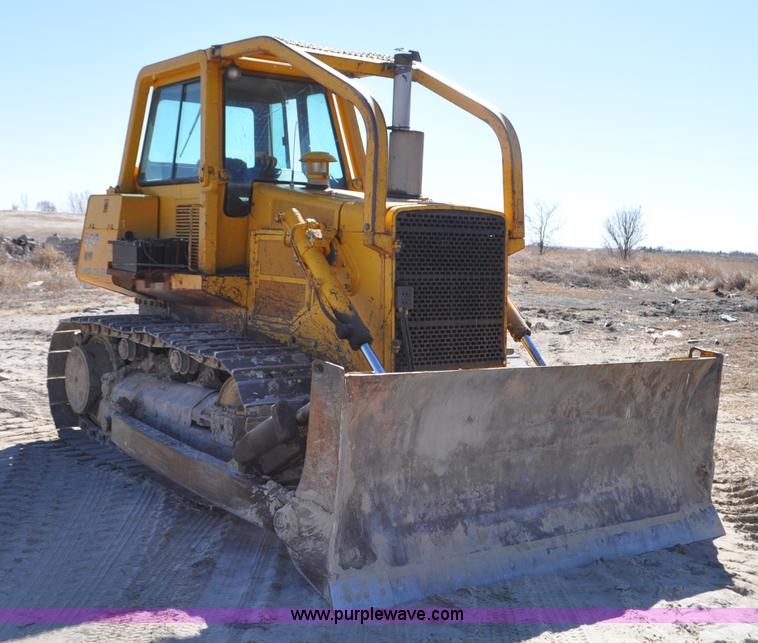 image for item F2264 1984 John Deere 850 dozer
