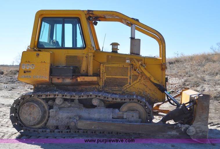 image for item F2264 1984 John Deere 850 dozer