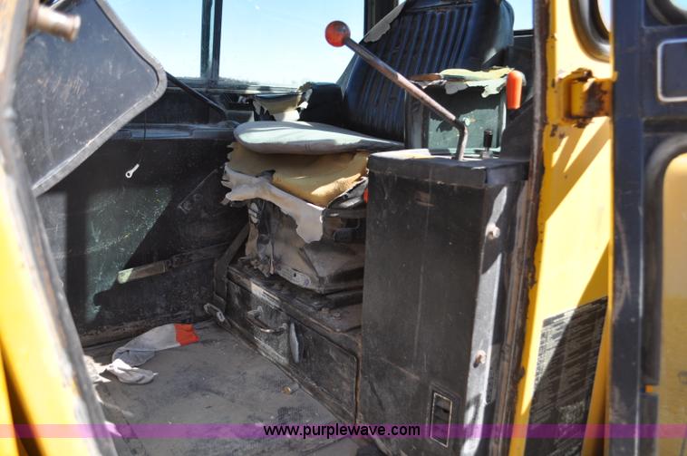 image for item F2264 1984 John Deere 850 dozer