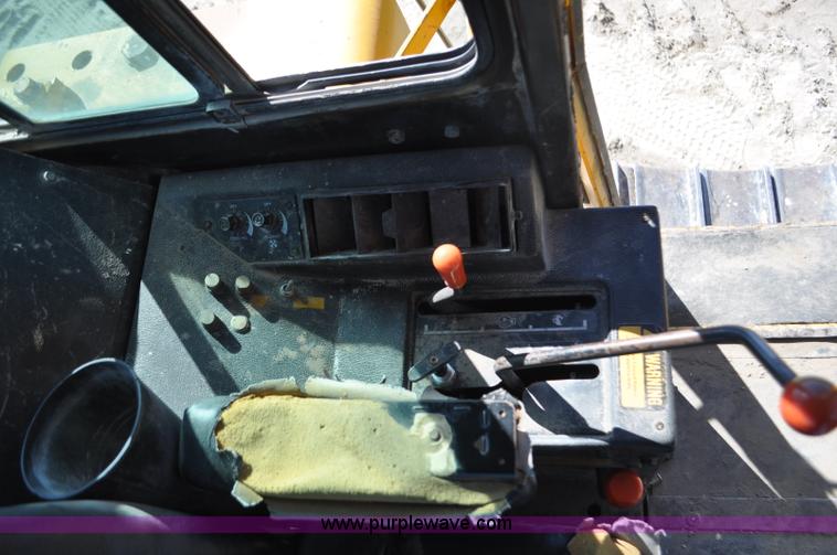 image for item F2264 1984 John Deere 850 dozer