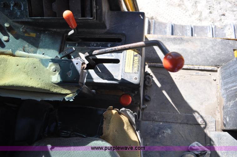 image for item F2264 1984 John Deere 850 dozer