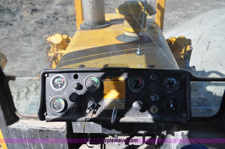 image for item F2264 1984 John Deere 850 dozer