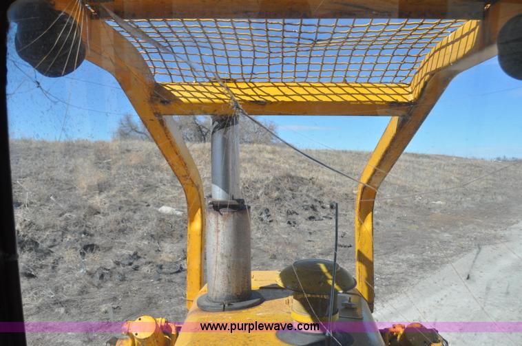 image for item F2264 1984 John Deere 850 dozer