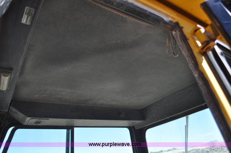 image for item F2264 1984 John Deere 850 dozer