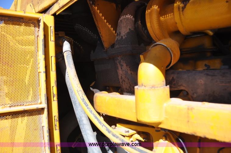 image for item F2264 1984 John Deere 850 dozer