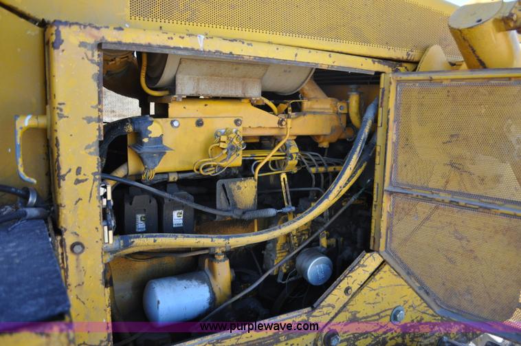 image for item F2264 1984 John Deere 850 dozer