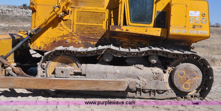 image for item F2264 1984 John Deere 850 dozer
