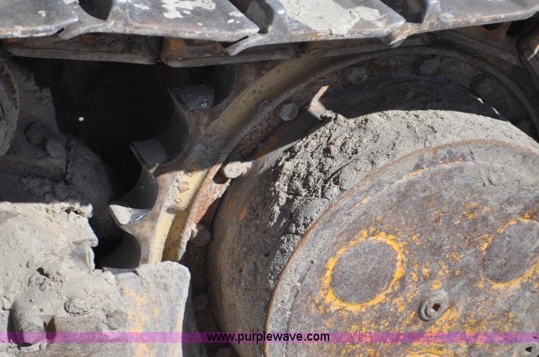 image for item F2264 1984 John Deere 850 dozer