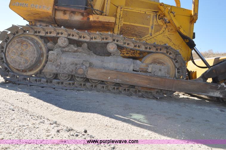 image for item F2264 1984 John Deere 850 dozer