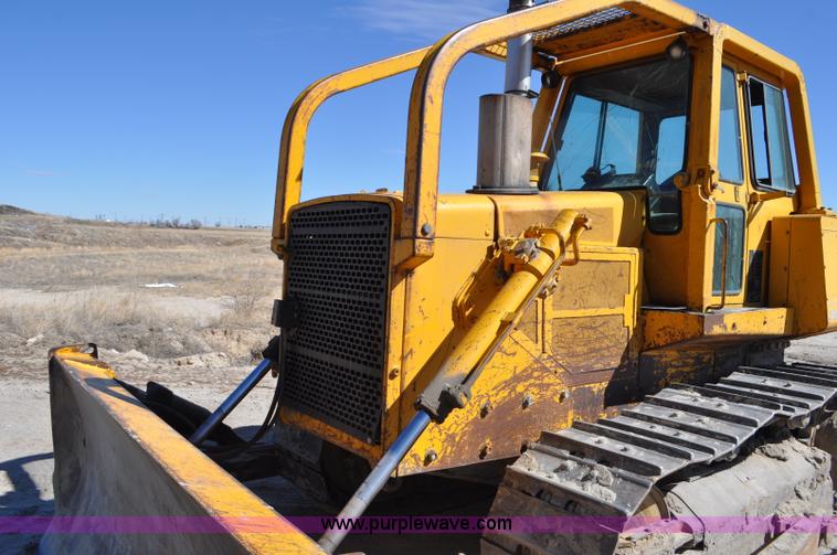 image for item F2264 1984 John Deere 850 dozer