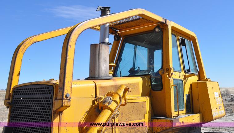 image for item F2264 1984 John Deere 850 dozer