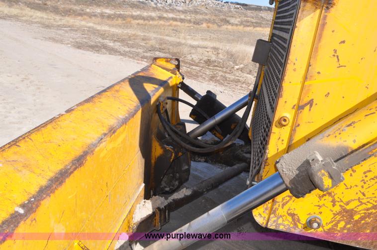 image for item F2264 1984 John Deere 850 dozer