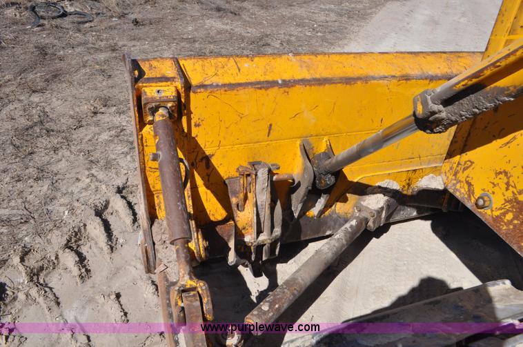 image for item F2264 1984 John Deere 850 dozer