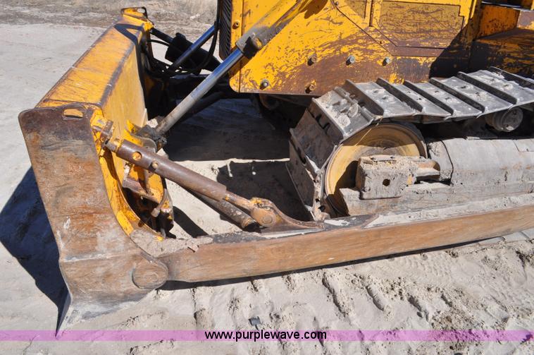 image for item F2264 1984 John Deere 850 dozer