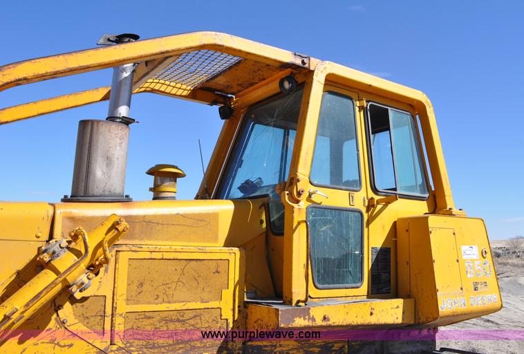 image for item F2264 1984 John Deere 850 dozer