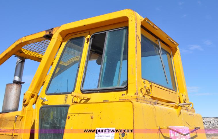 image for item F2264 1984 John Deere 850 dozer