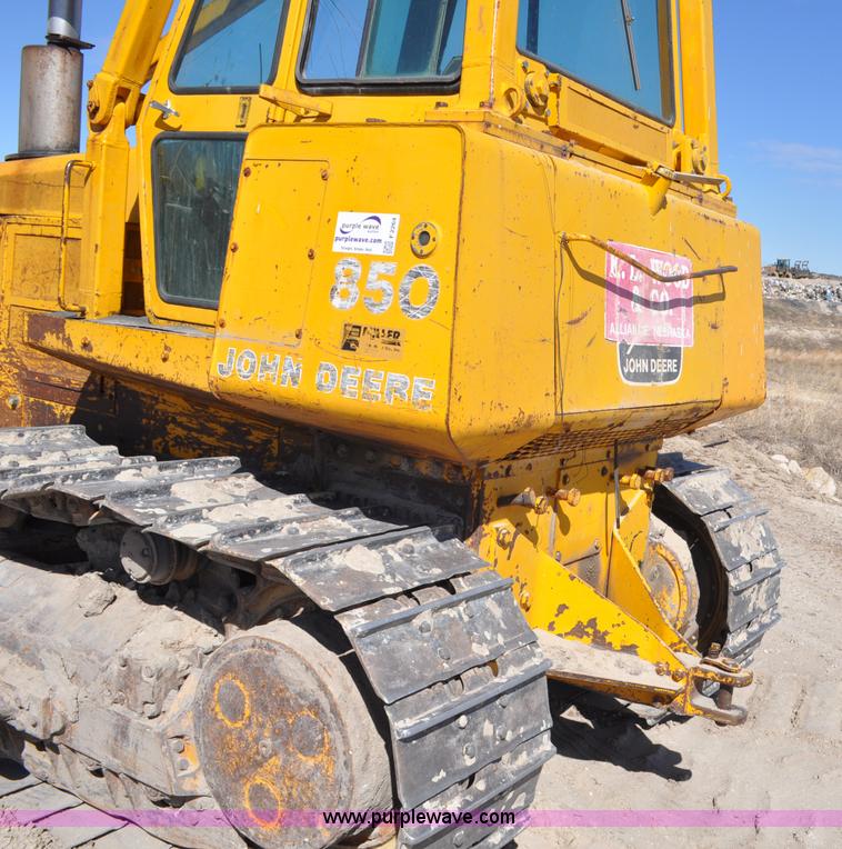 image for item F2264 1984 John Deere 850 dozer