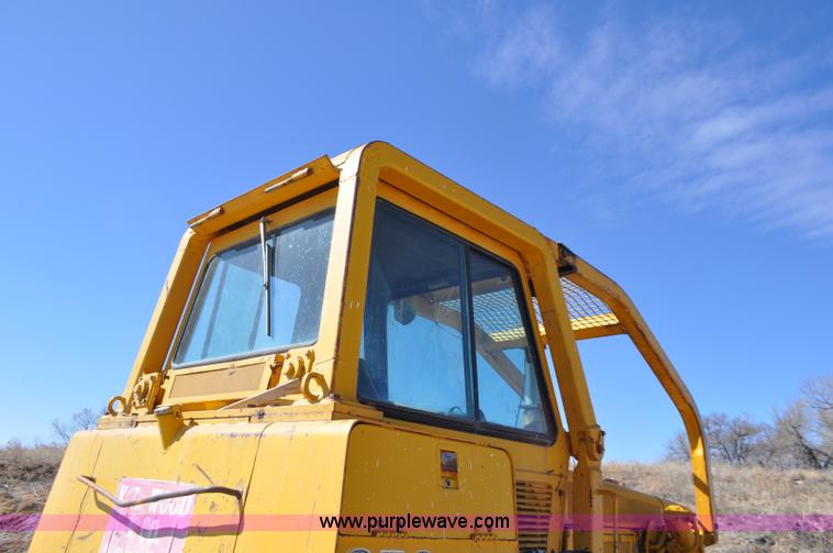 image for item F2264 1984 John Deere 850 dozer