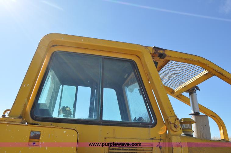image for item F2264 1984 John Deere 850 dozer