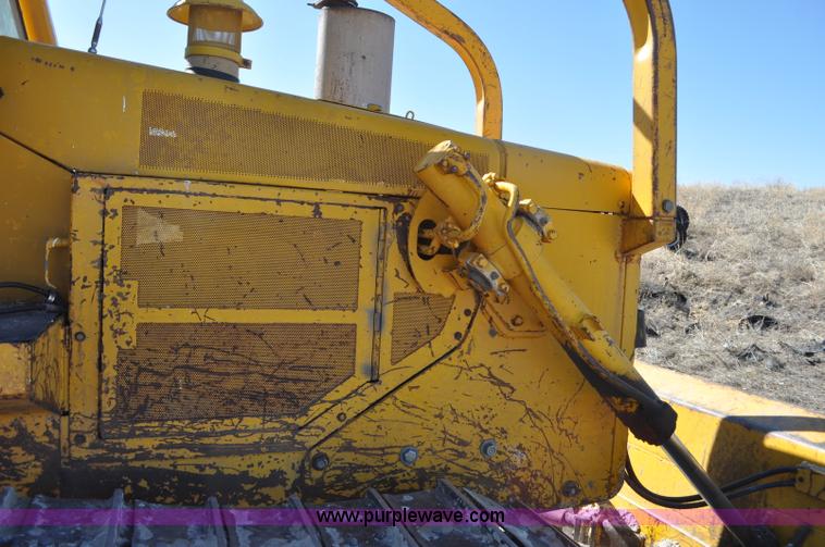 image for item F2264 1984 John Deere 850 dozer