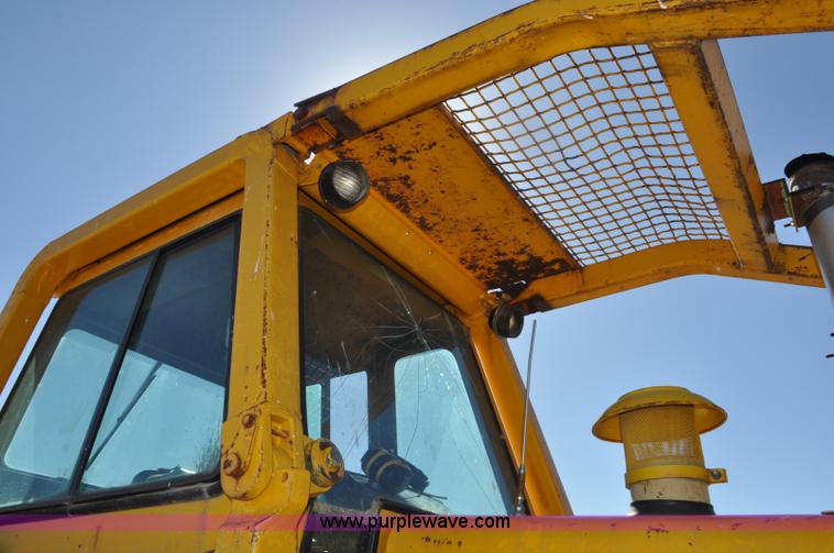 image for item F2264 1984 John Deere 850 dozer
