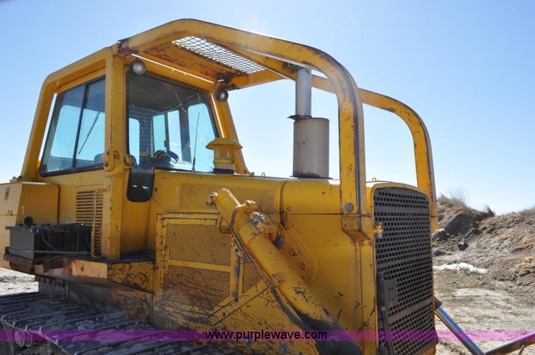 image for item F2264 1984 John Deere 850 dozer