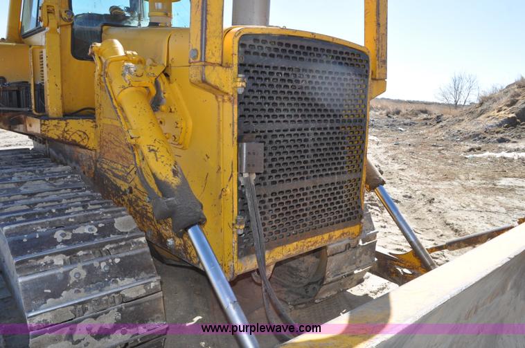 image for item F2264 1984 John Deere 850 dozer