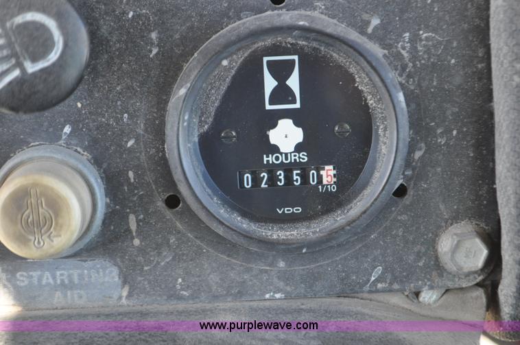 image for item F2264 1984 John Deere 850 dozer